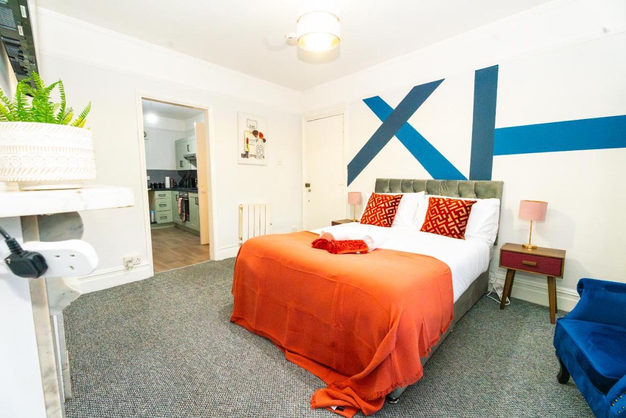 Bright Medway Flat Opposite Chatham Station Apartment Chatham (Kent)