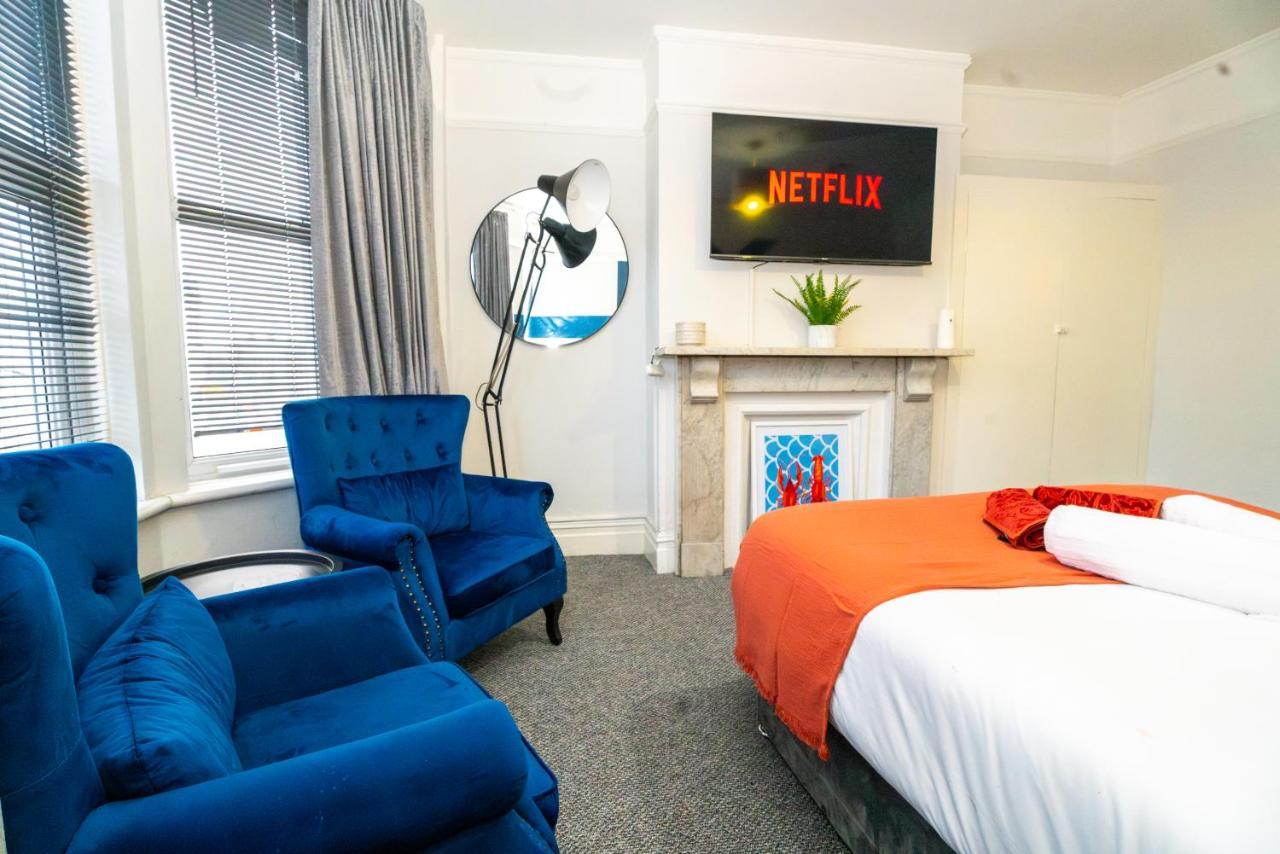 Bright Medway Flat Opposite Chatham Station Apartment Chatham (Kent)